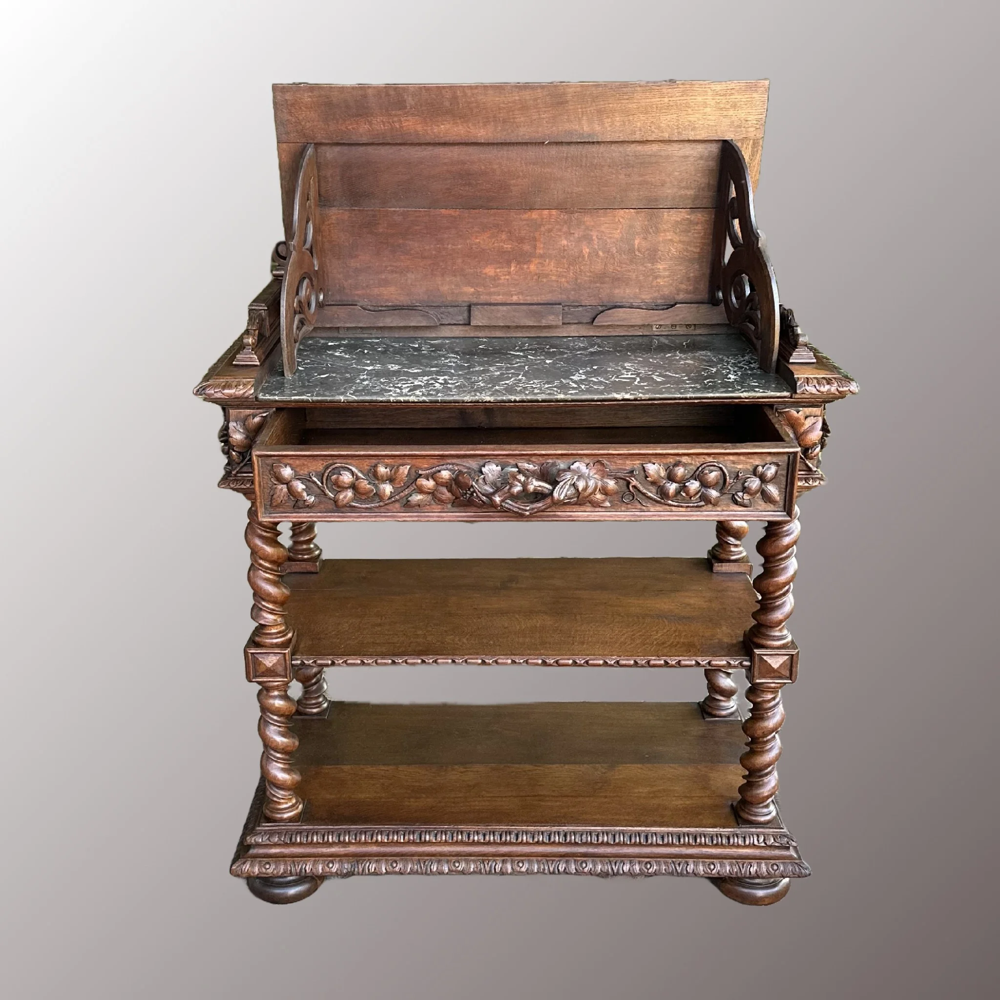 Historizáló előkészítőasztal - 4. nézet