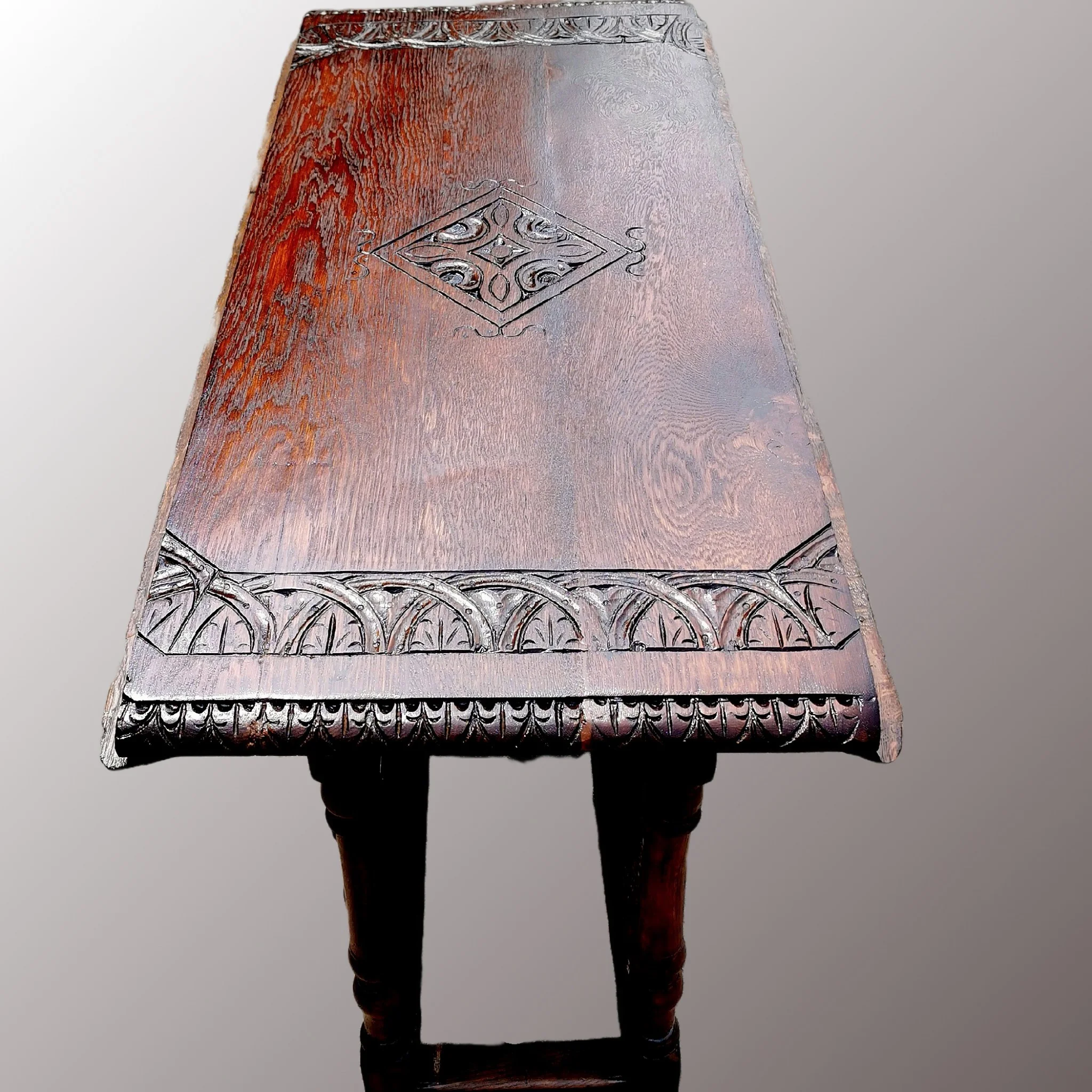 Historizáló nyolcszögletű asztal - 4. nézet