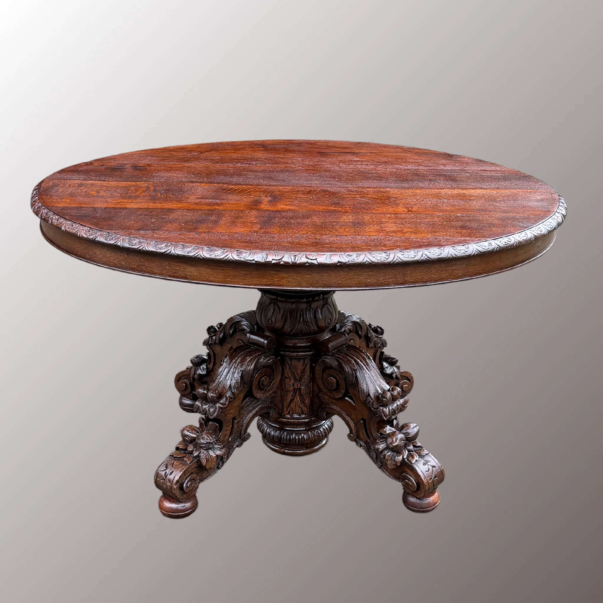 Restaurált Historizáló kerek asztal