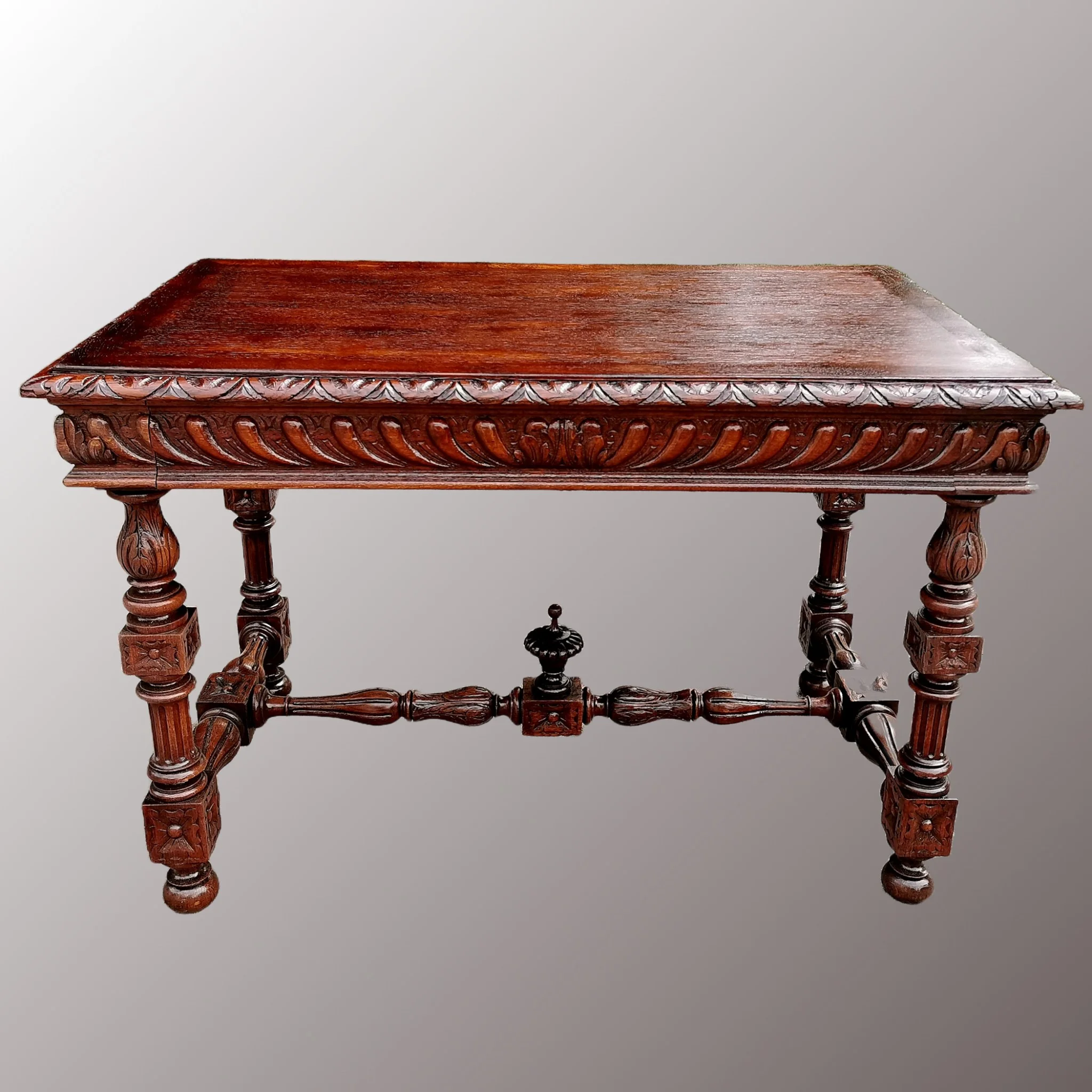 Restaurált Neoreneszánsz íróasztal