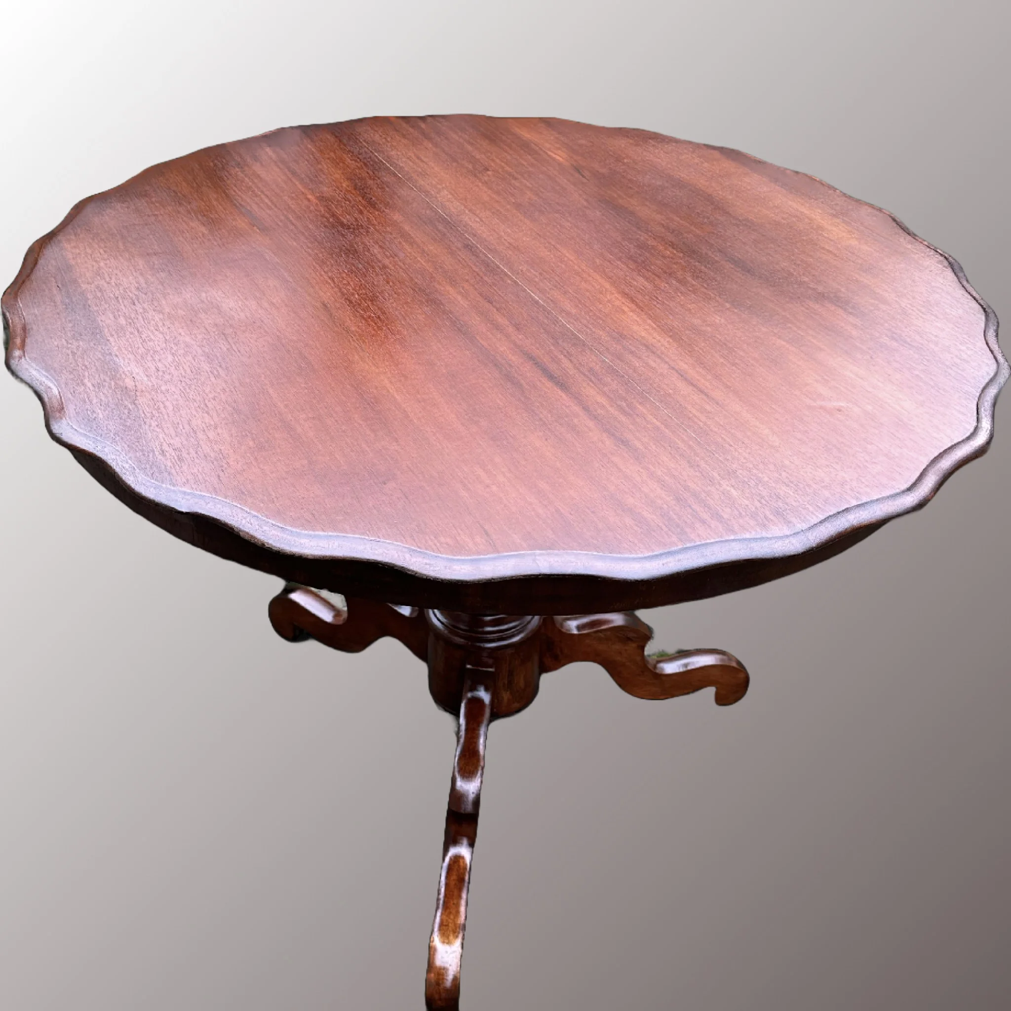 Hasonló termék: Antik hatású teázó asztal