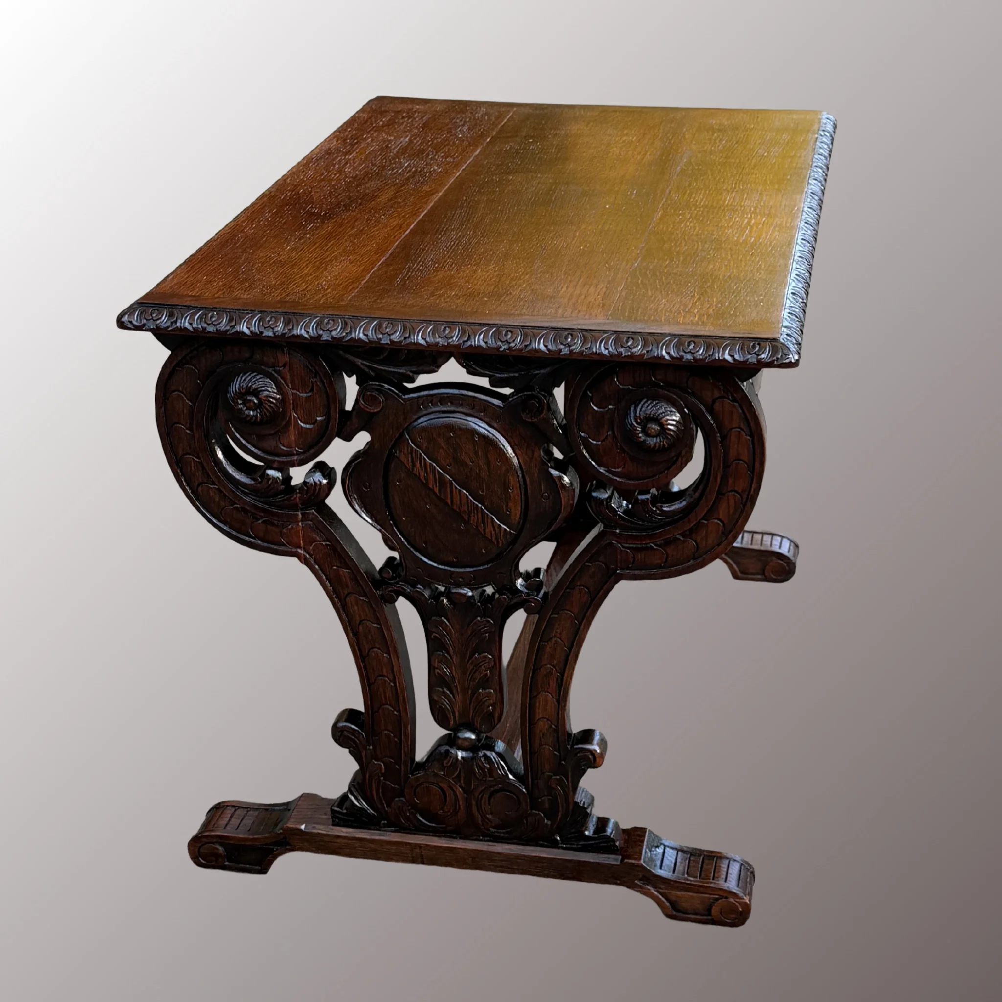 Restaurált Historizáló dohányzóasztal