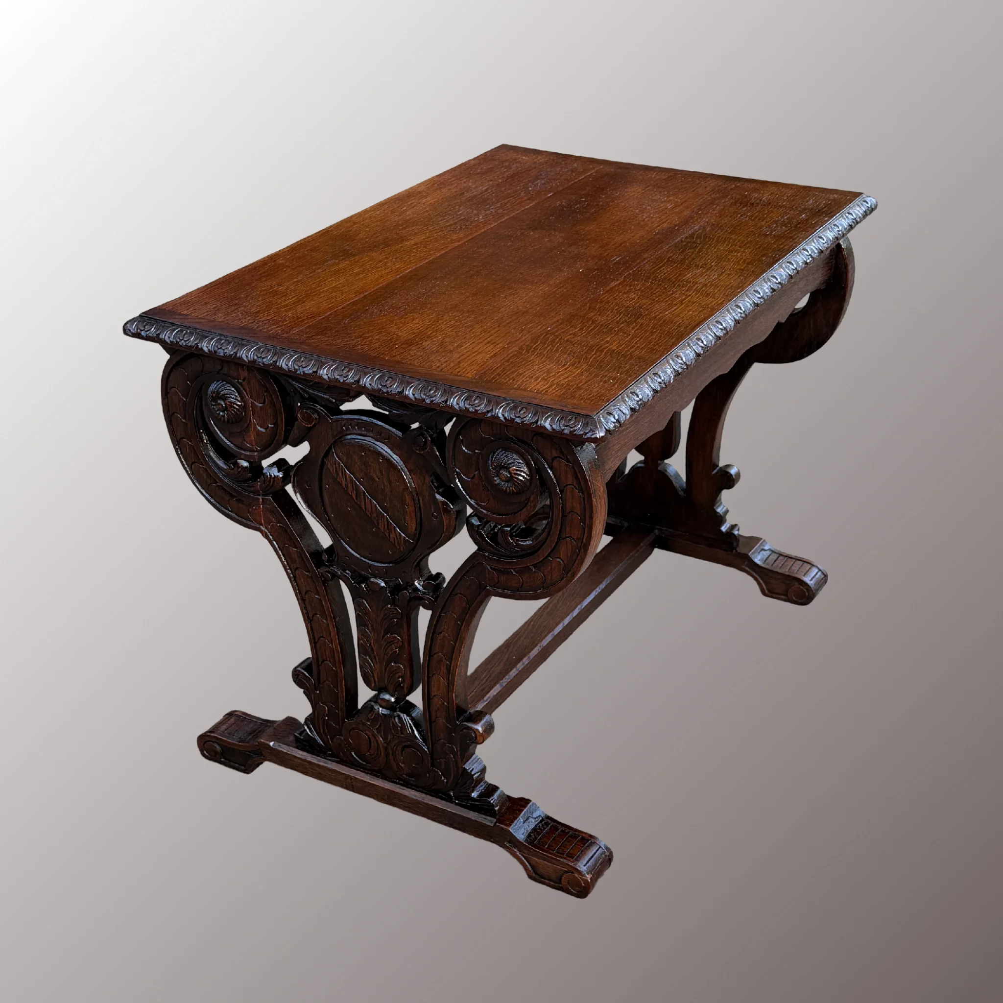 Historizáló dohányzóasztal - 2. nézet