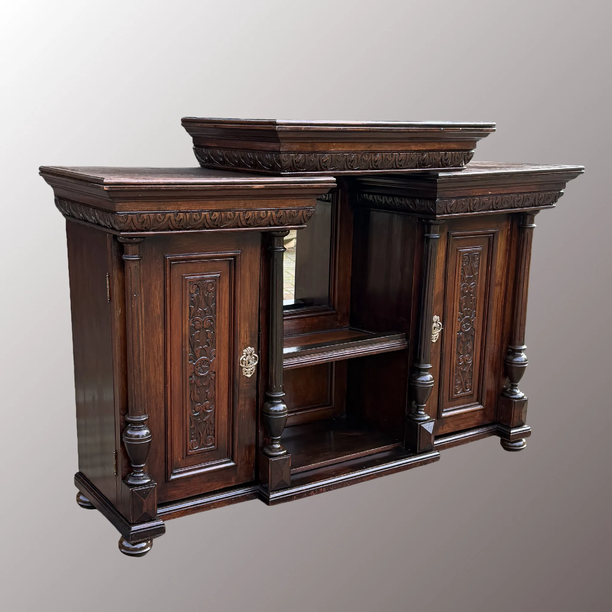 Historizáló kétszárnyas bárszekrény - 2. nézet