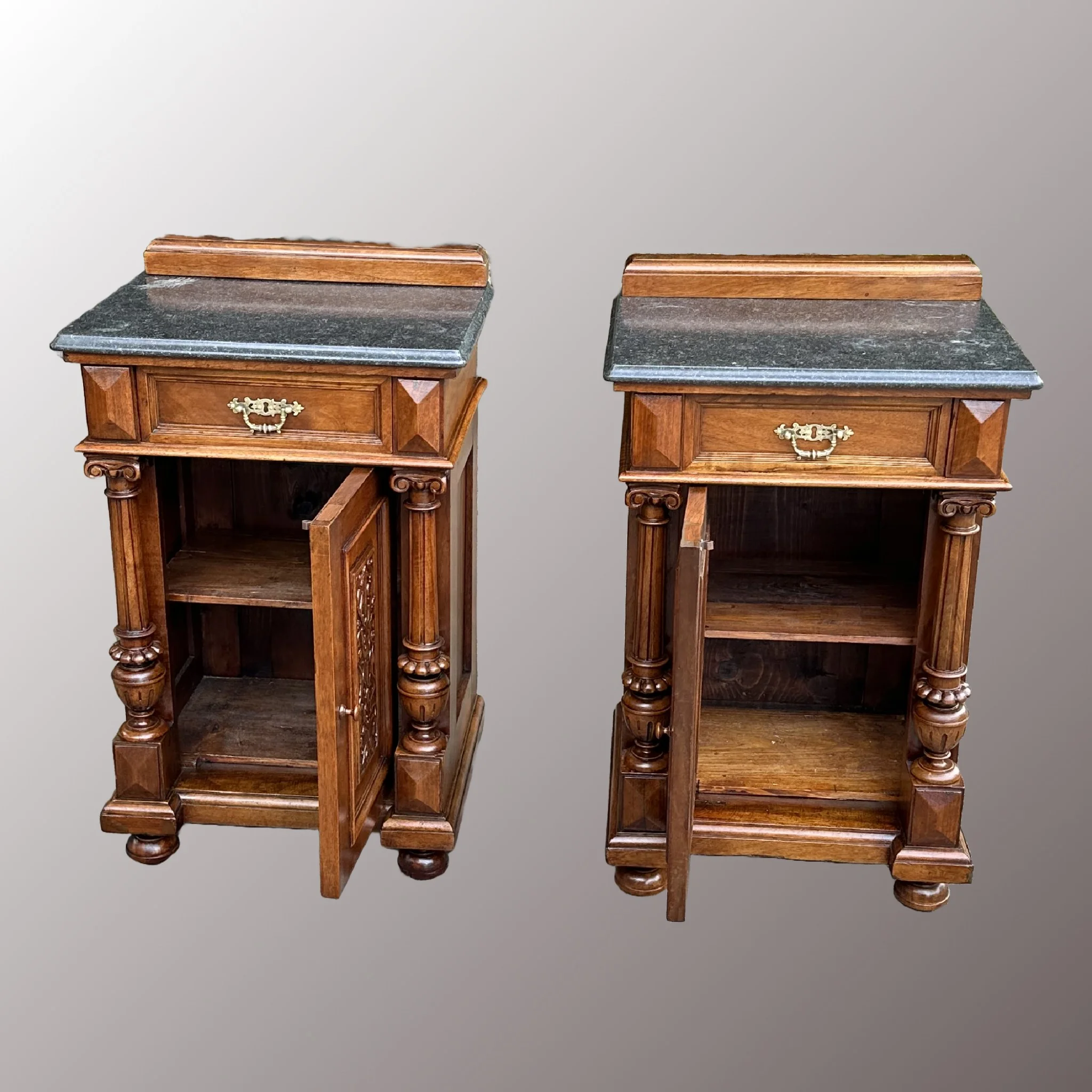 Ónémet éjjeliszekrény pár - 5. nézet