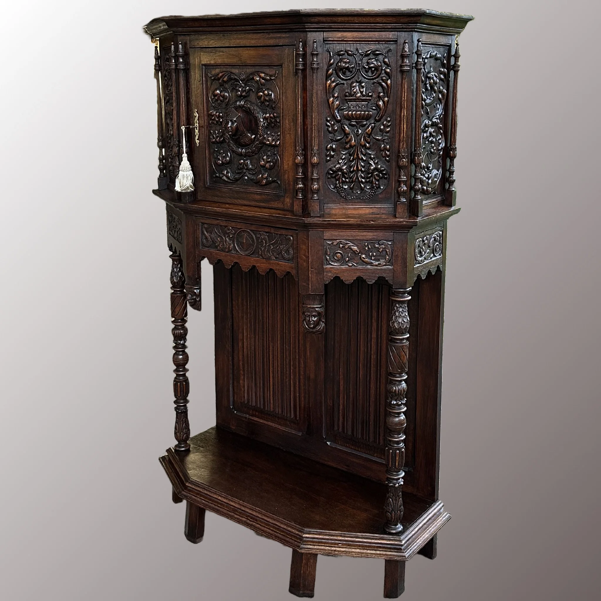 Neoreneszánsz kabinetszekrény - 4. nézet