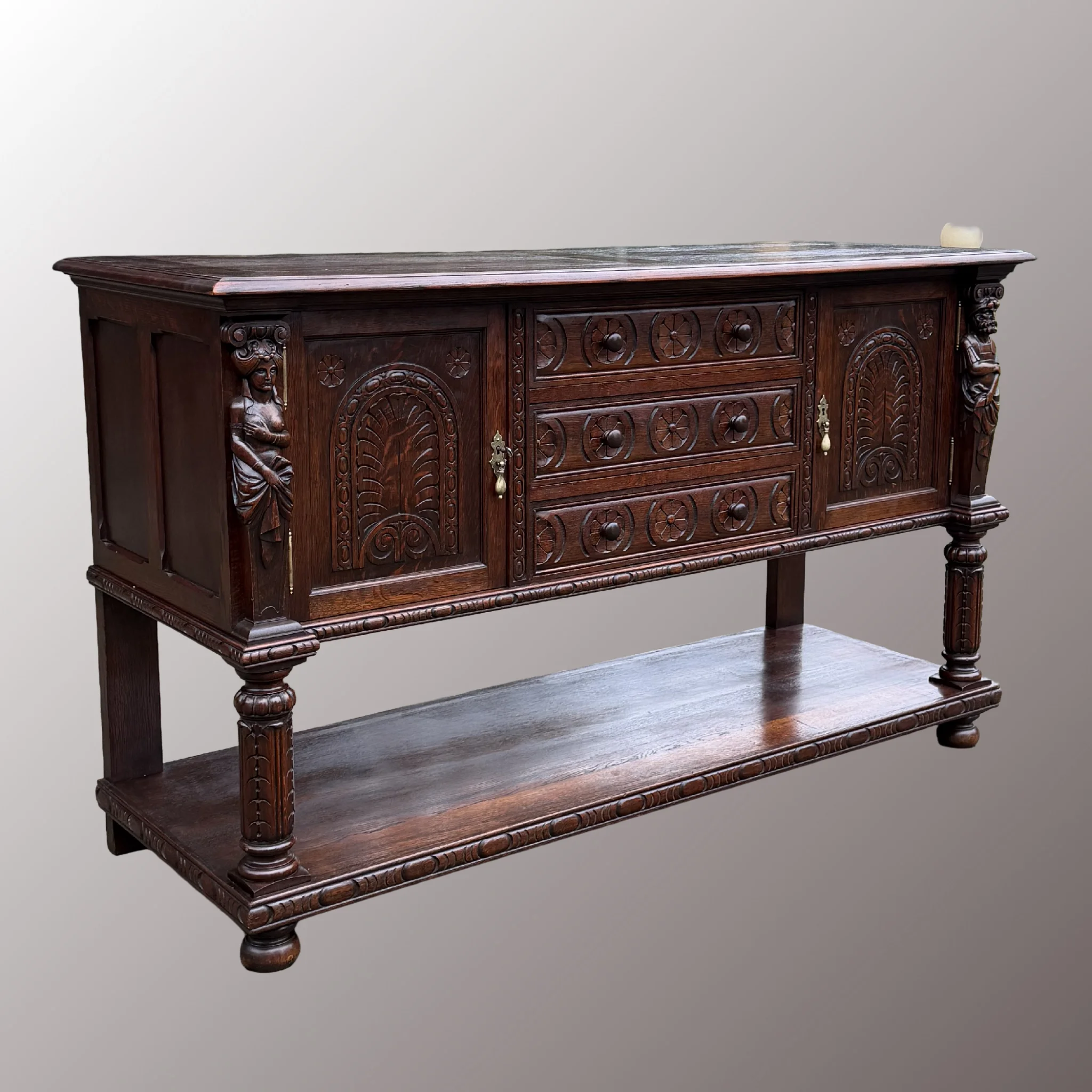 Historizáló flamand komód - 2. nézet