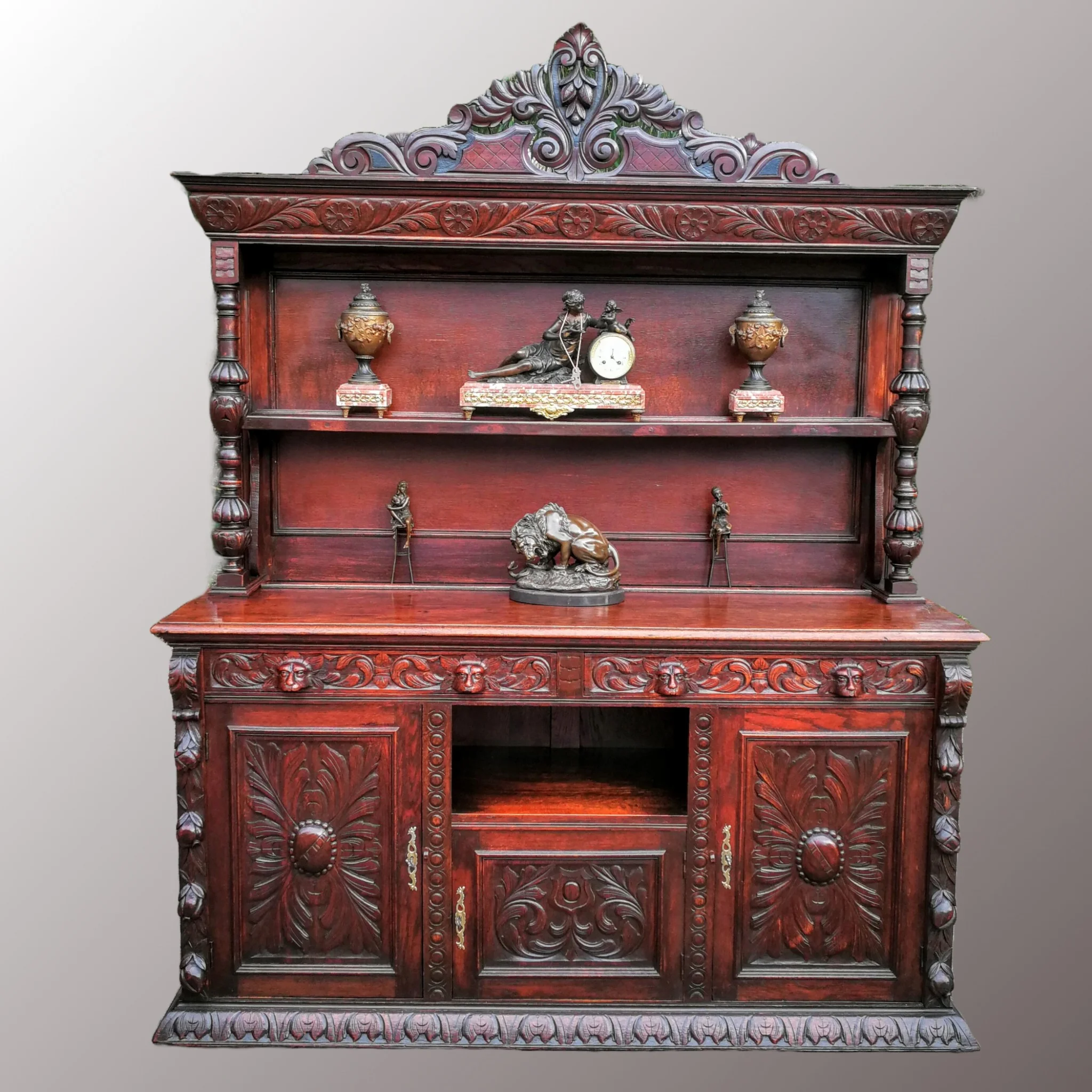 Restaurált Historizáló pohárszék