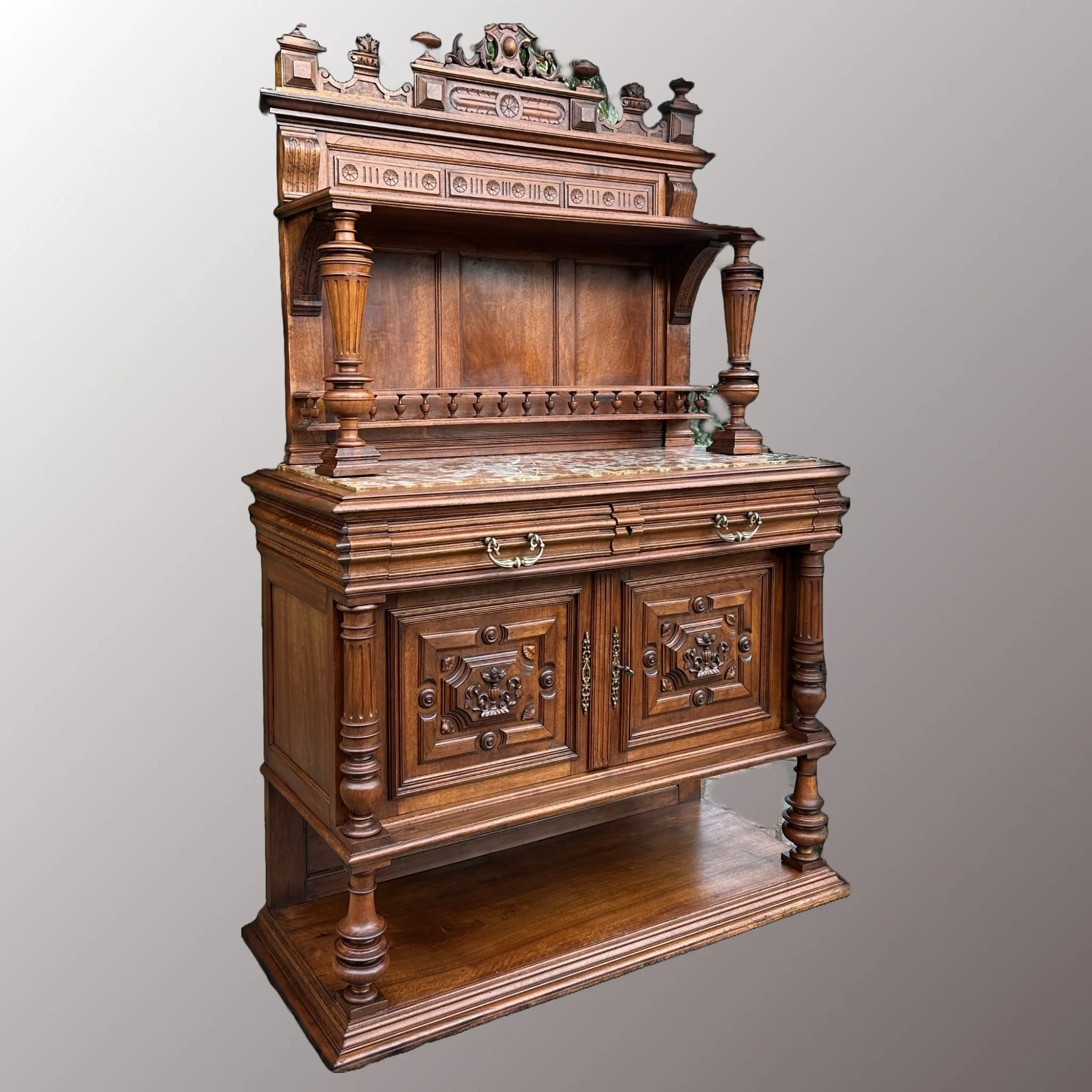 Neoreneszánsz pohárszék - 2. nézet