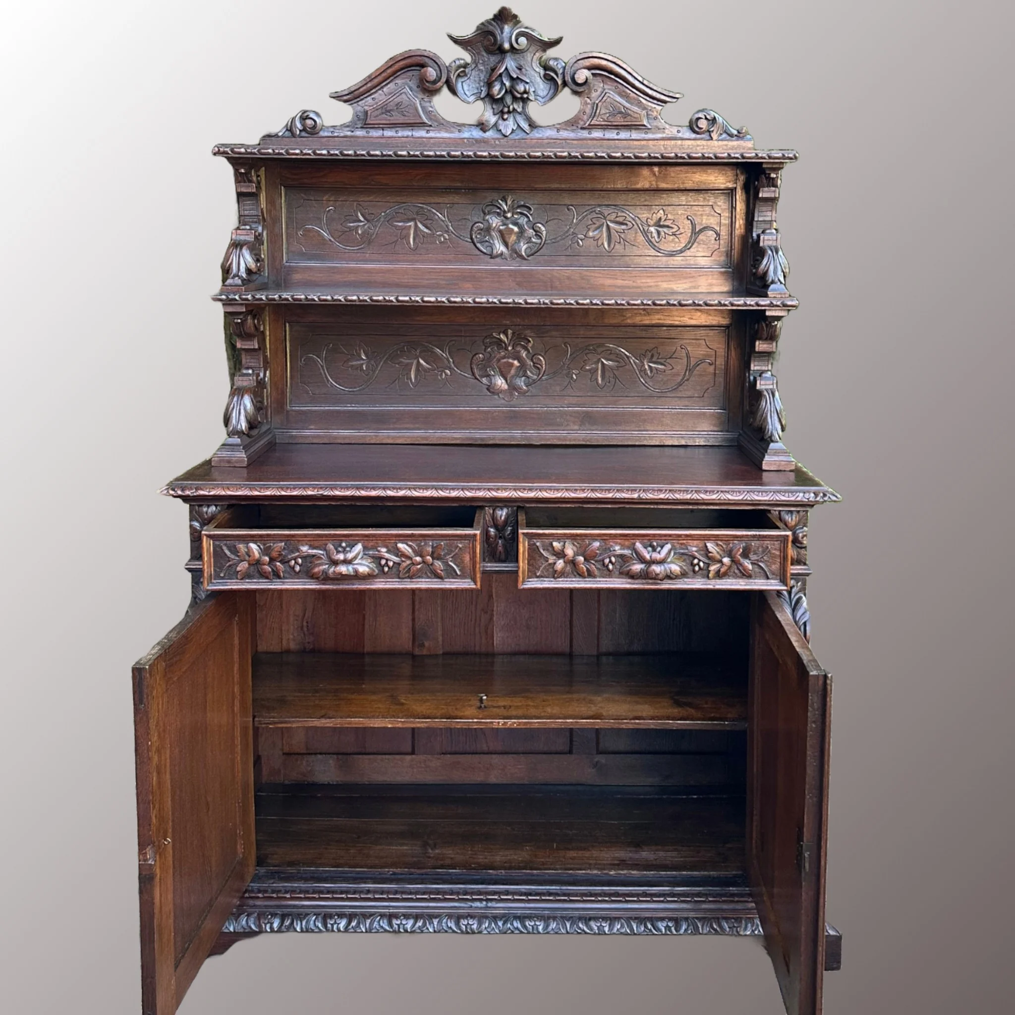 Neoreneszánsz pohárszék - 2. nézet