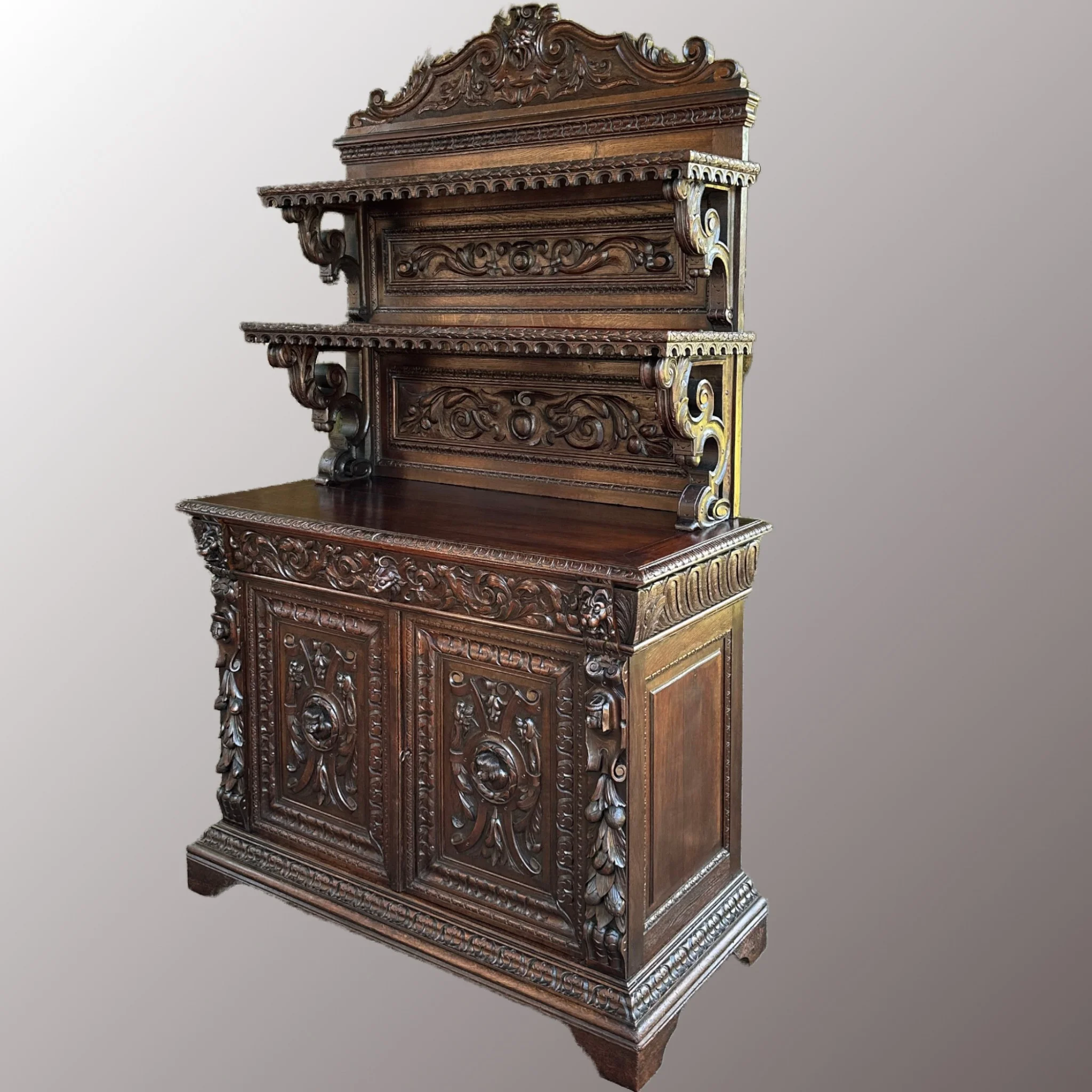 Neoreneszánsz pohárszék - 2. nézet