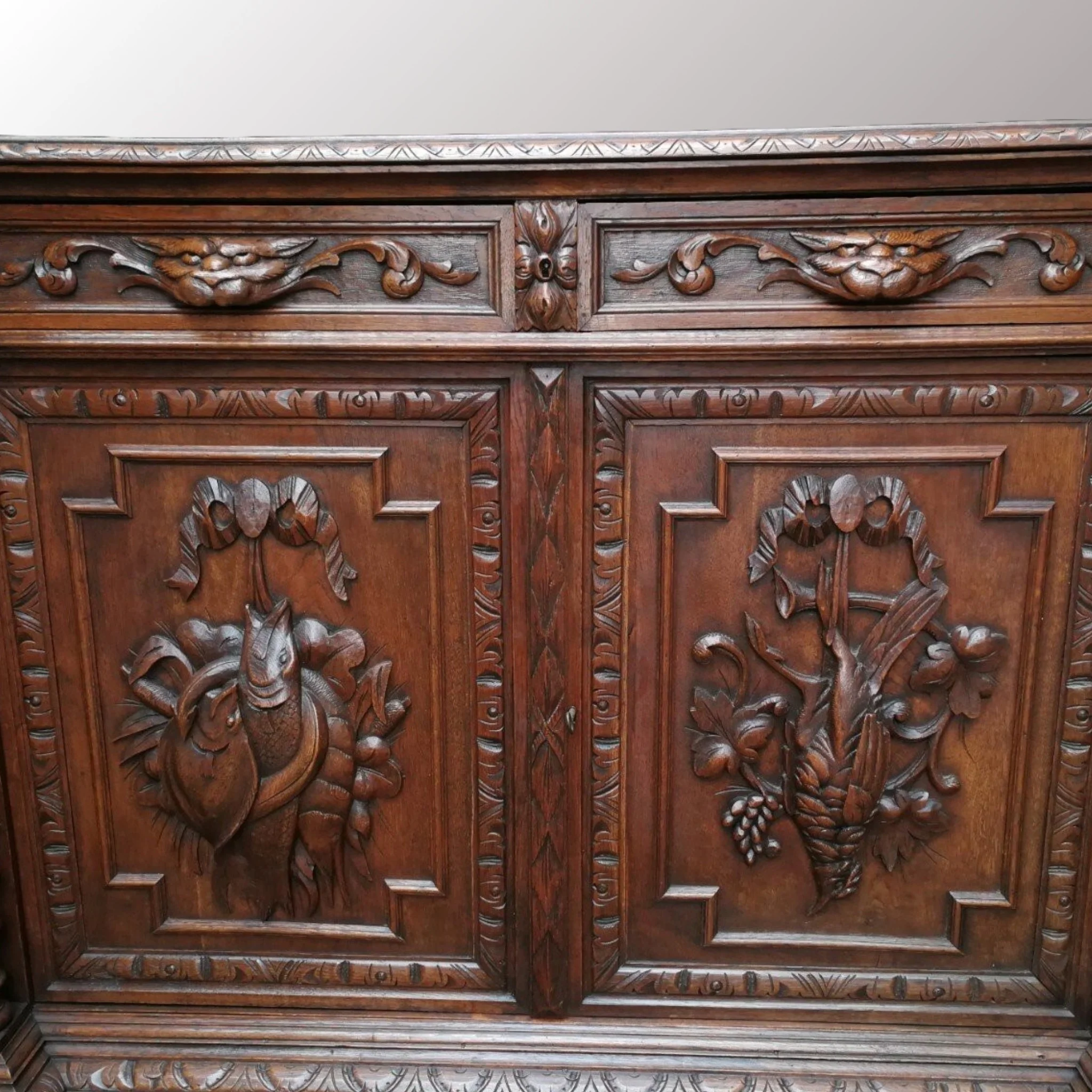 Historizáló tálalószekrény - 3. nézet