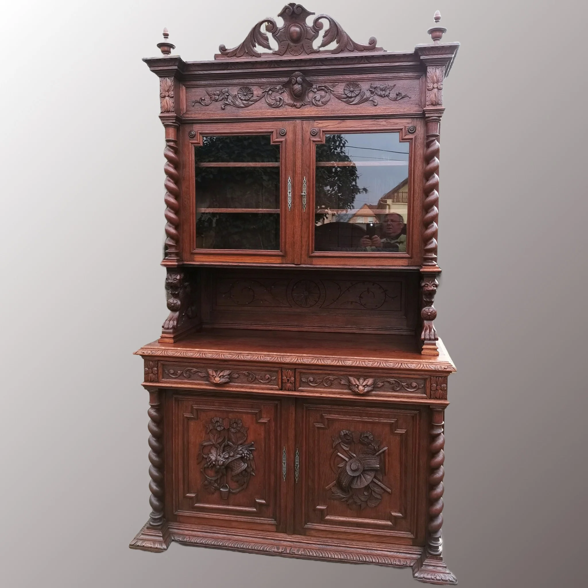 Restaurált Neoreneszánsz stílusú tálalószekrény