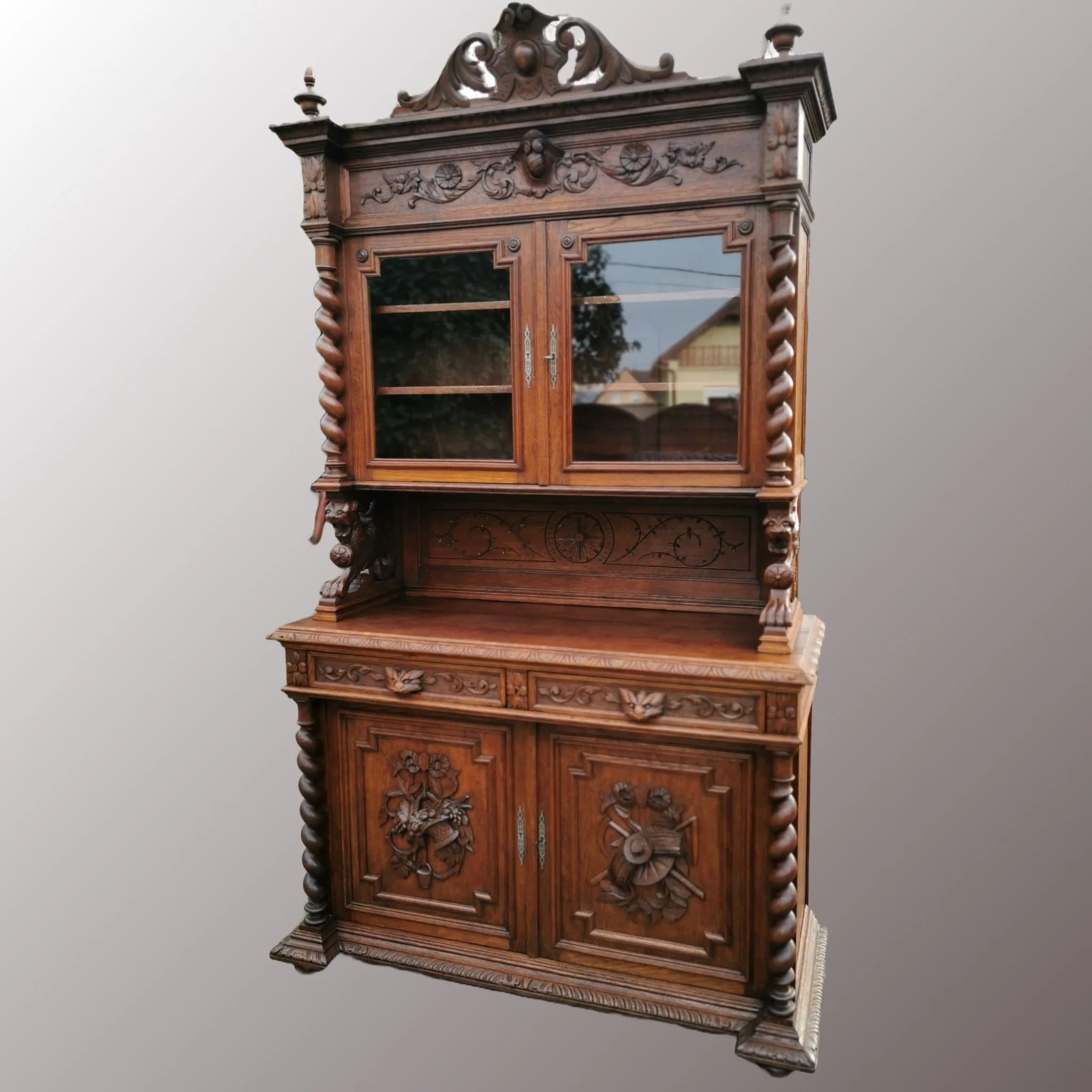 Neoreneszánsz stílusú tálalószekrény - 2. nézet