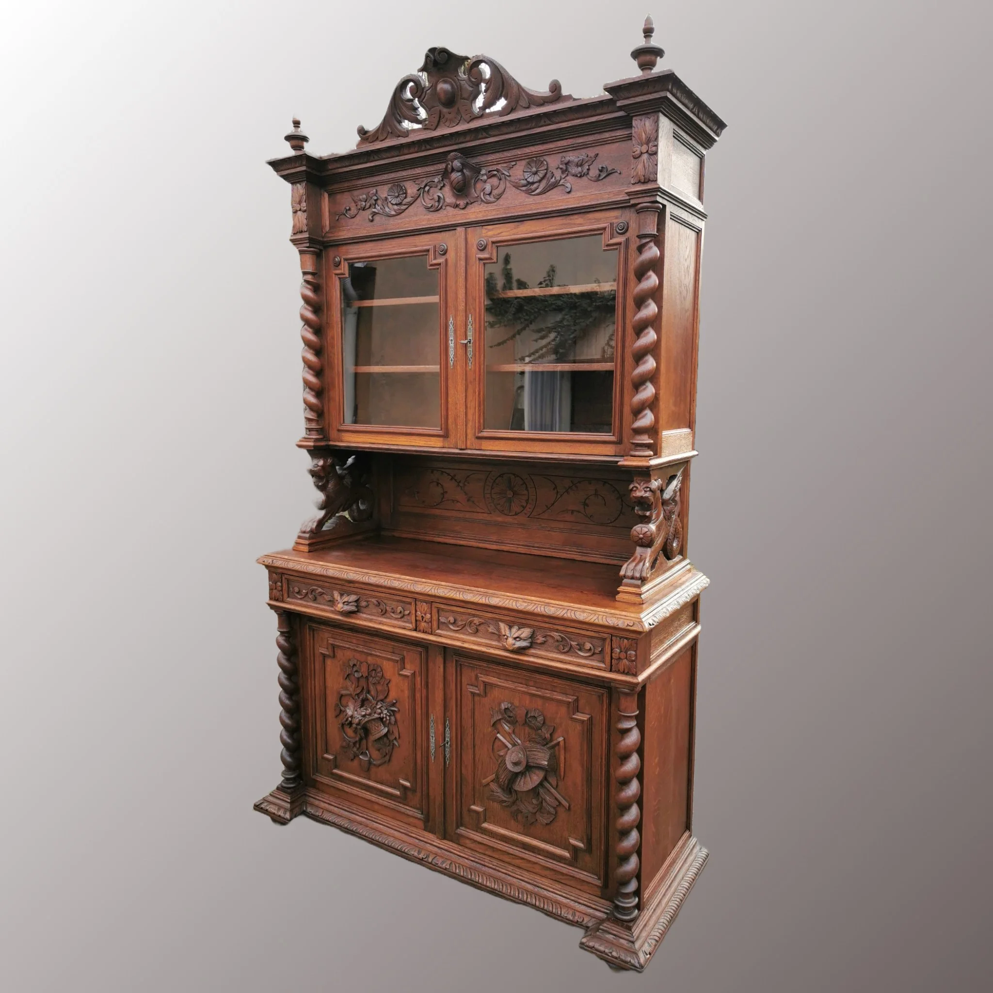 Neoreneszánsz stílusú tálalószekrény - 4. nézet