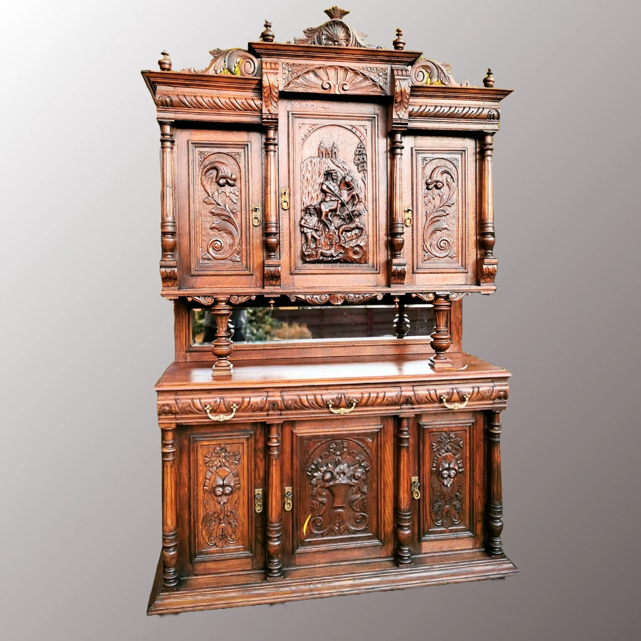 Restaurált Neoreneszánsz tálaló szekrény