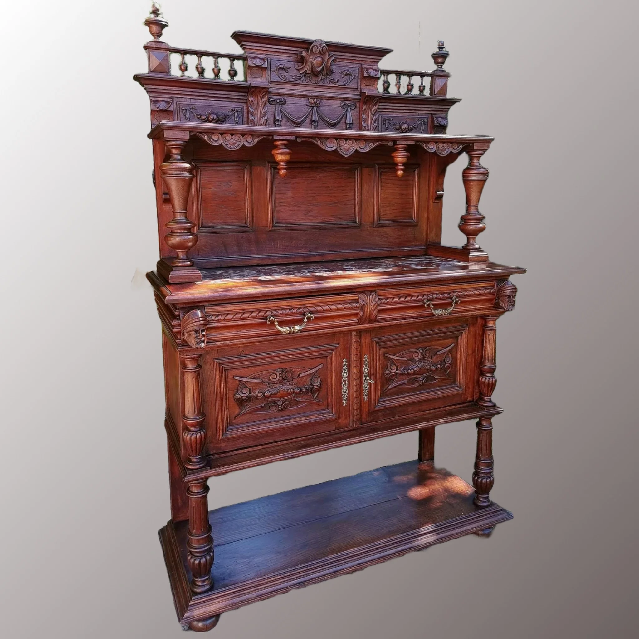 Neoreneszánsz kistálaló szekrény - 2. nézet