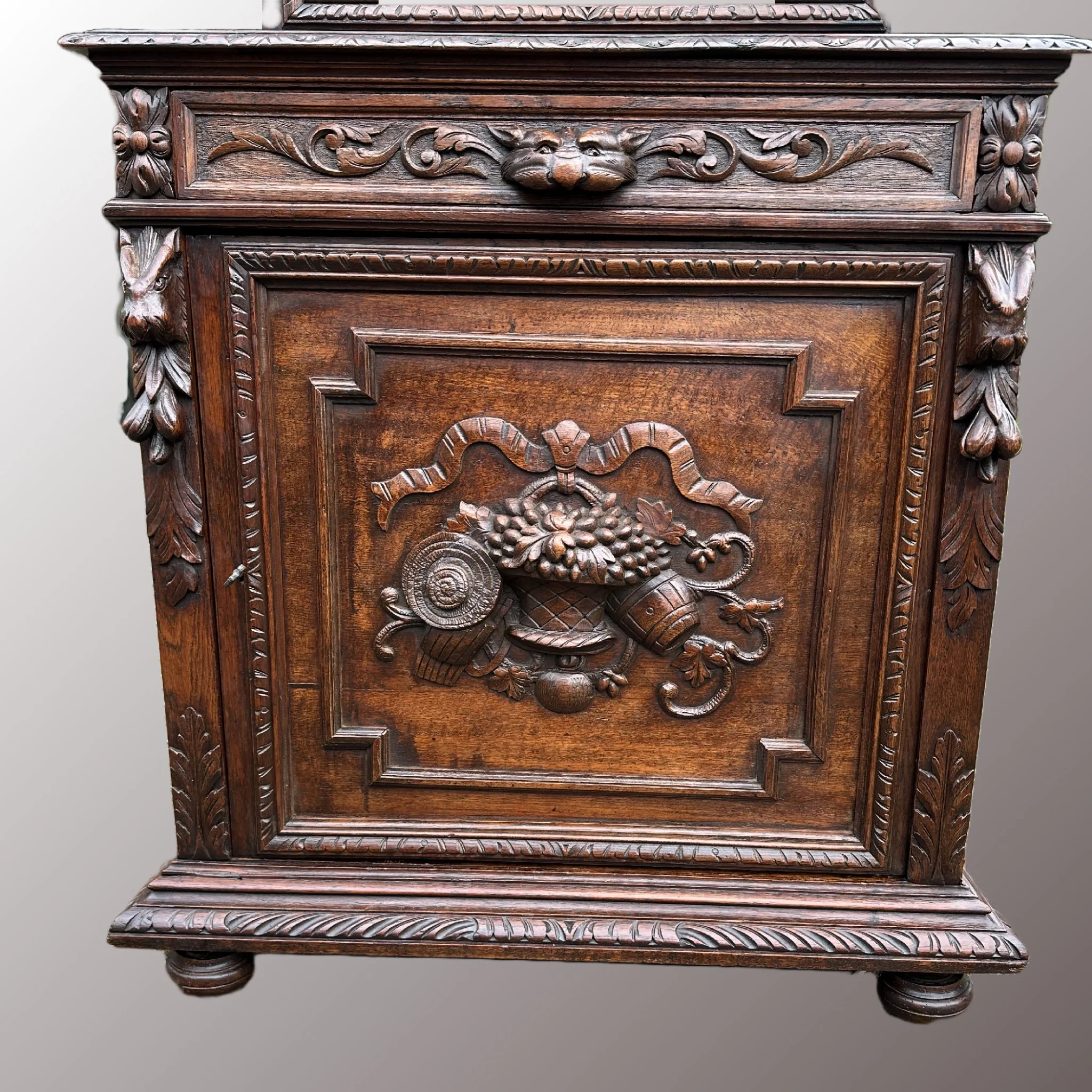 Neoreneszánsz tálalószekrény - 5. nézet