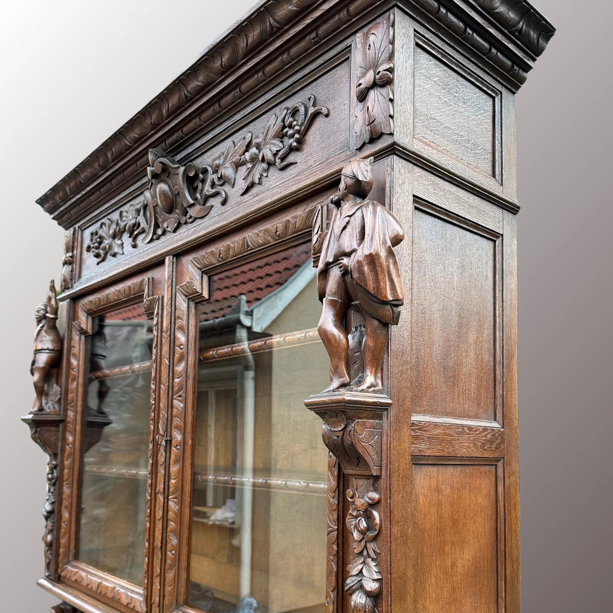 Neoreneszánsz tálalószekrény - 6. nézet