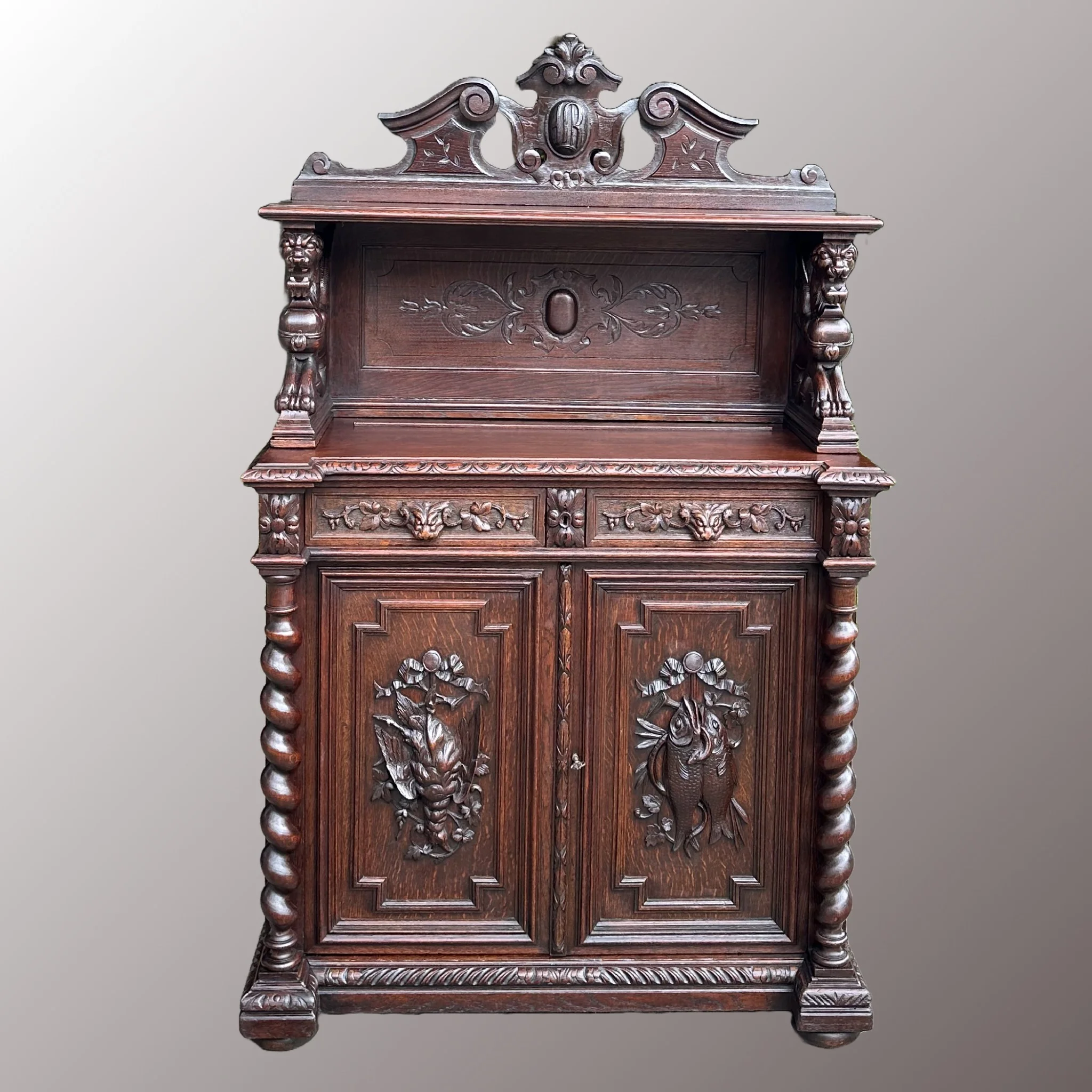 Restaurált Neoreneszánsz vadász tálalószekrény