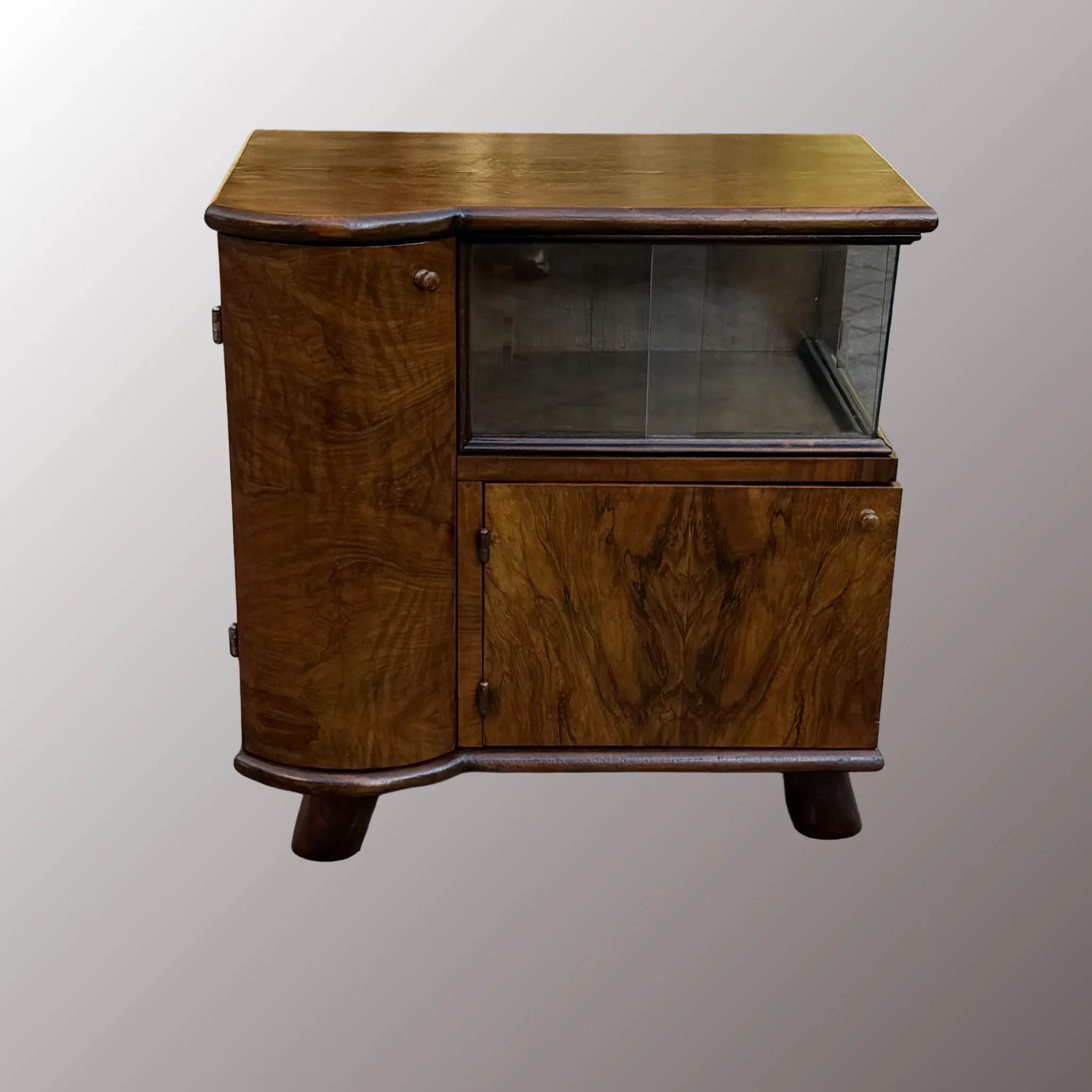 Restaurált Art deco kisszekrény