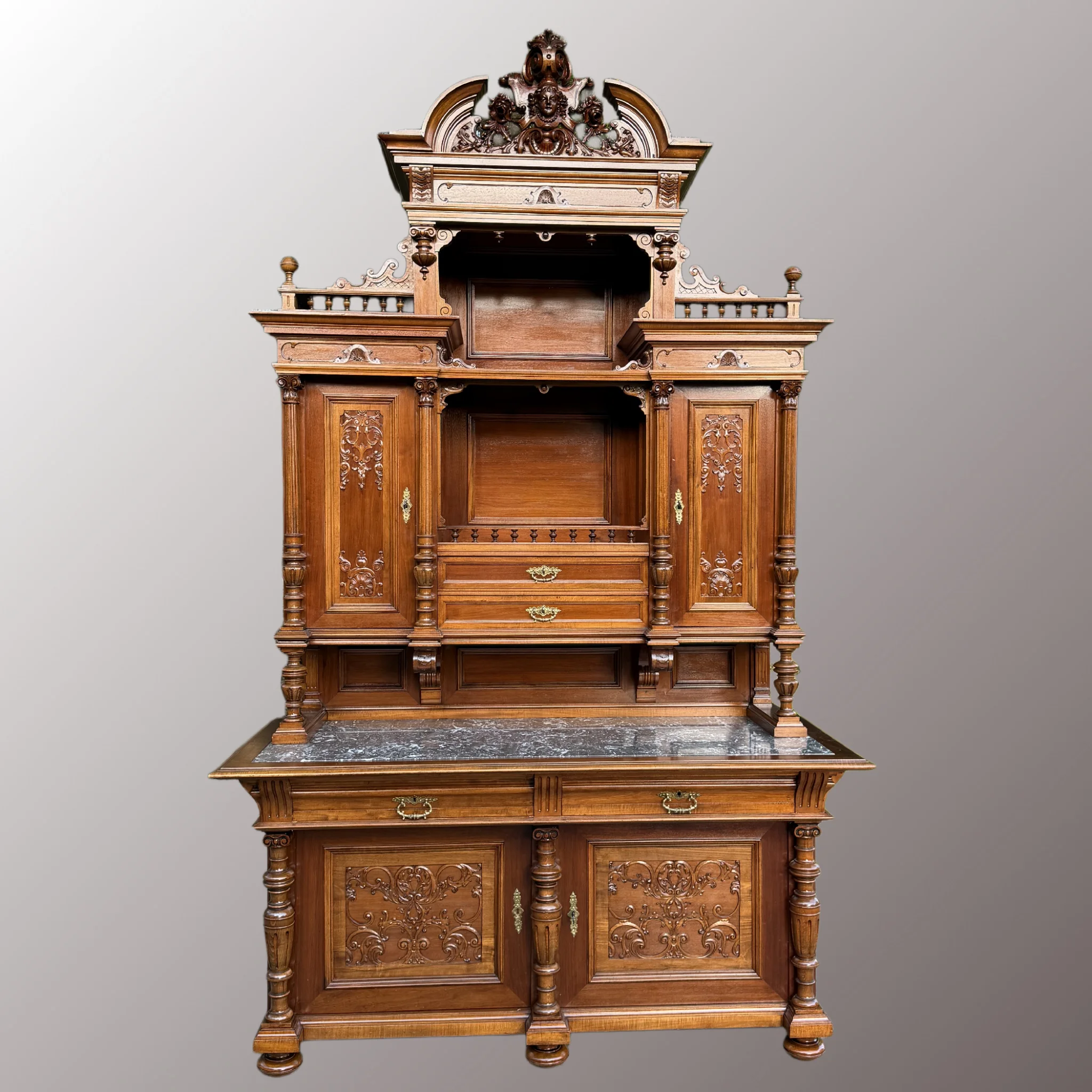 Restaurált Neoreneszánsz tálalószekrény