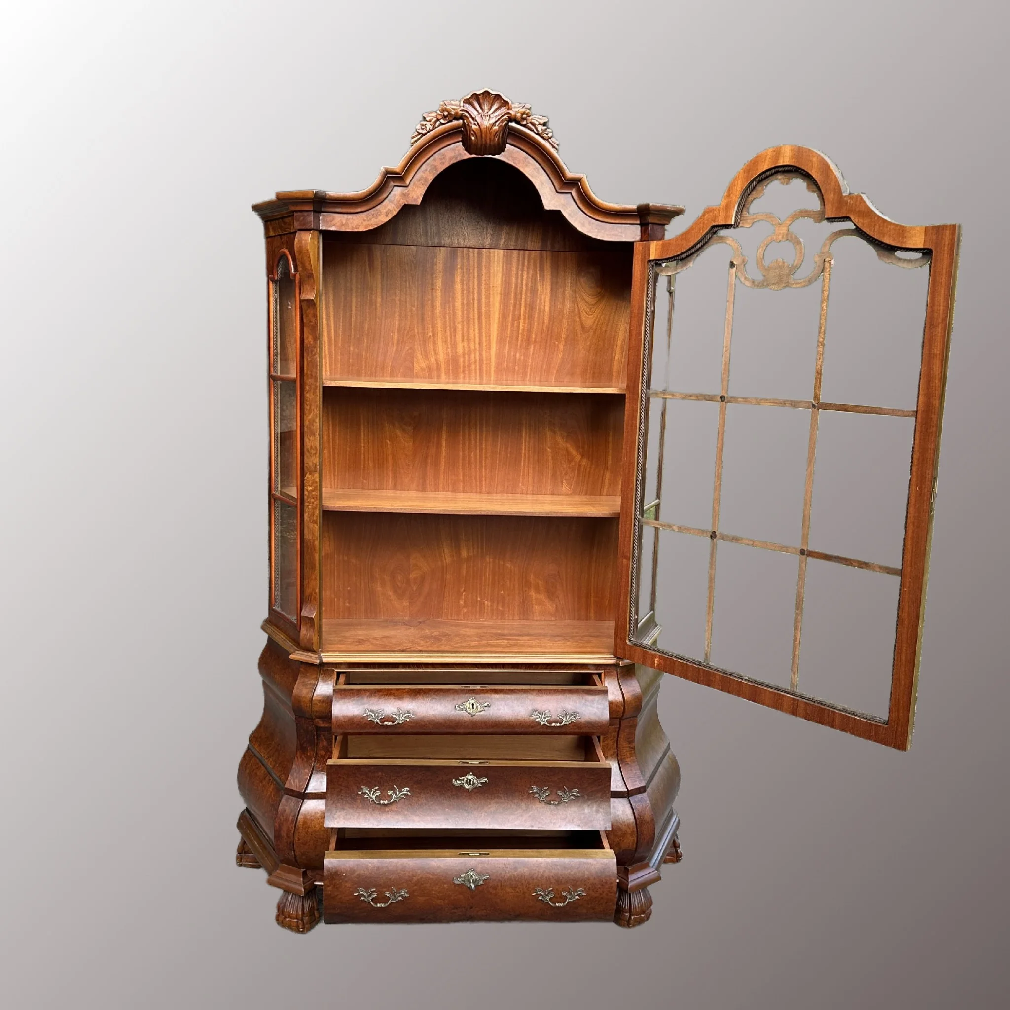 Antik hatású vitrin - 4. nézet