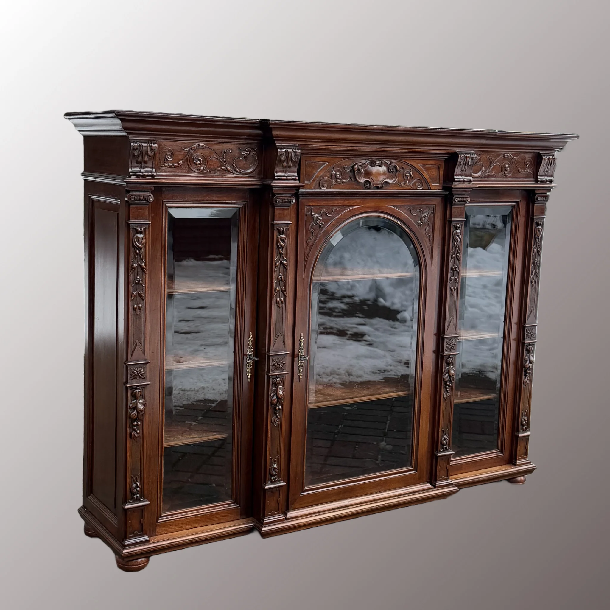 Neoreneszánsz vitrin - 3. nézet