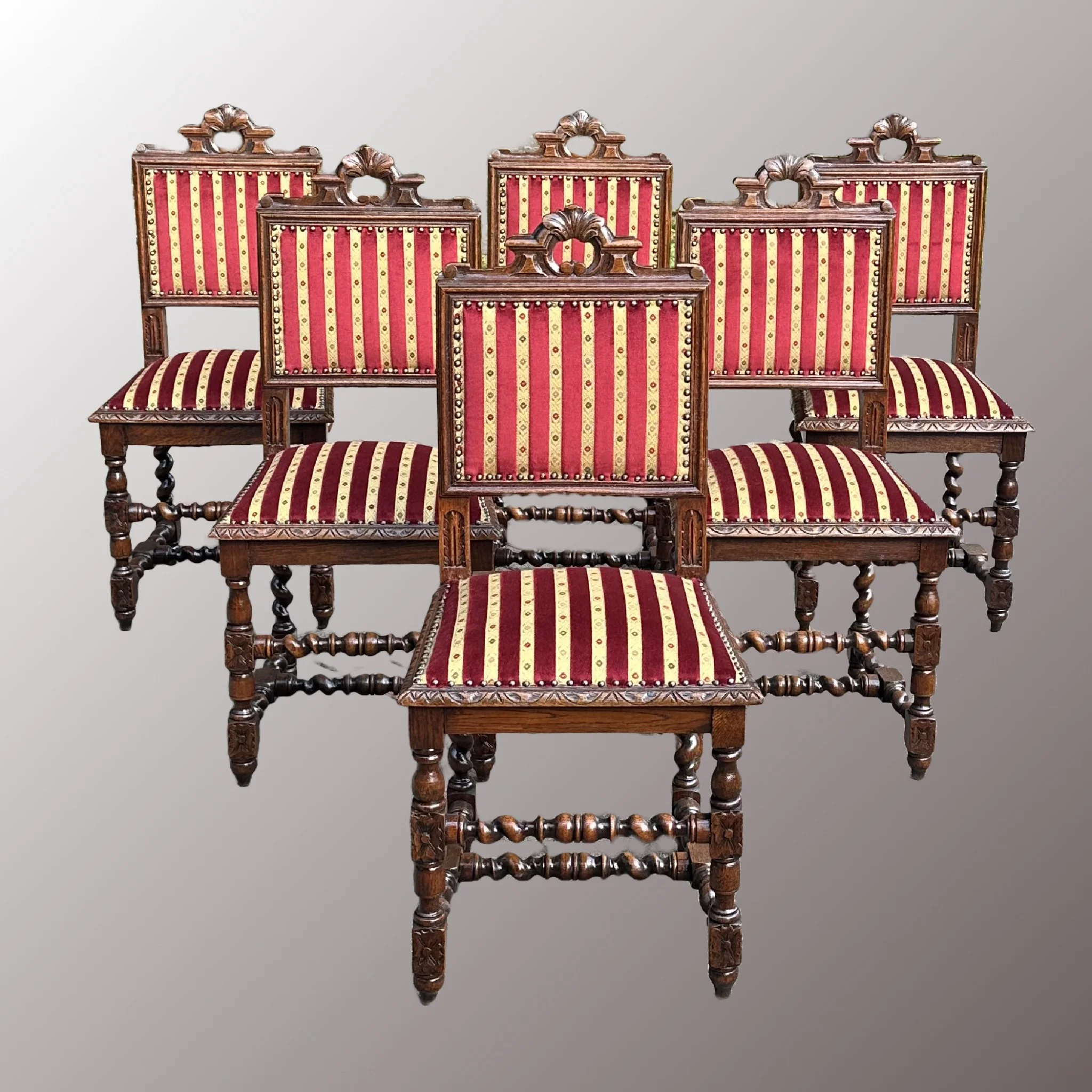 Restaurált Neoreneszánsz székek a 19. századból