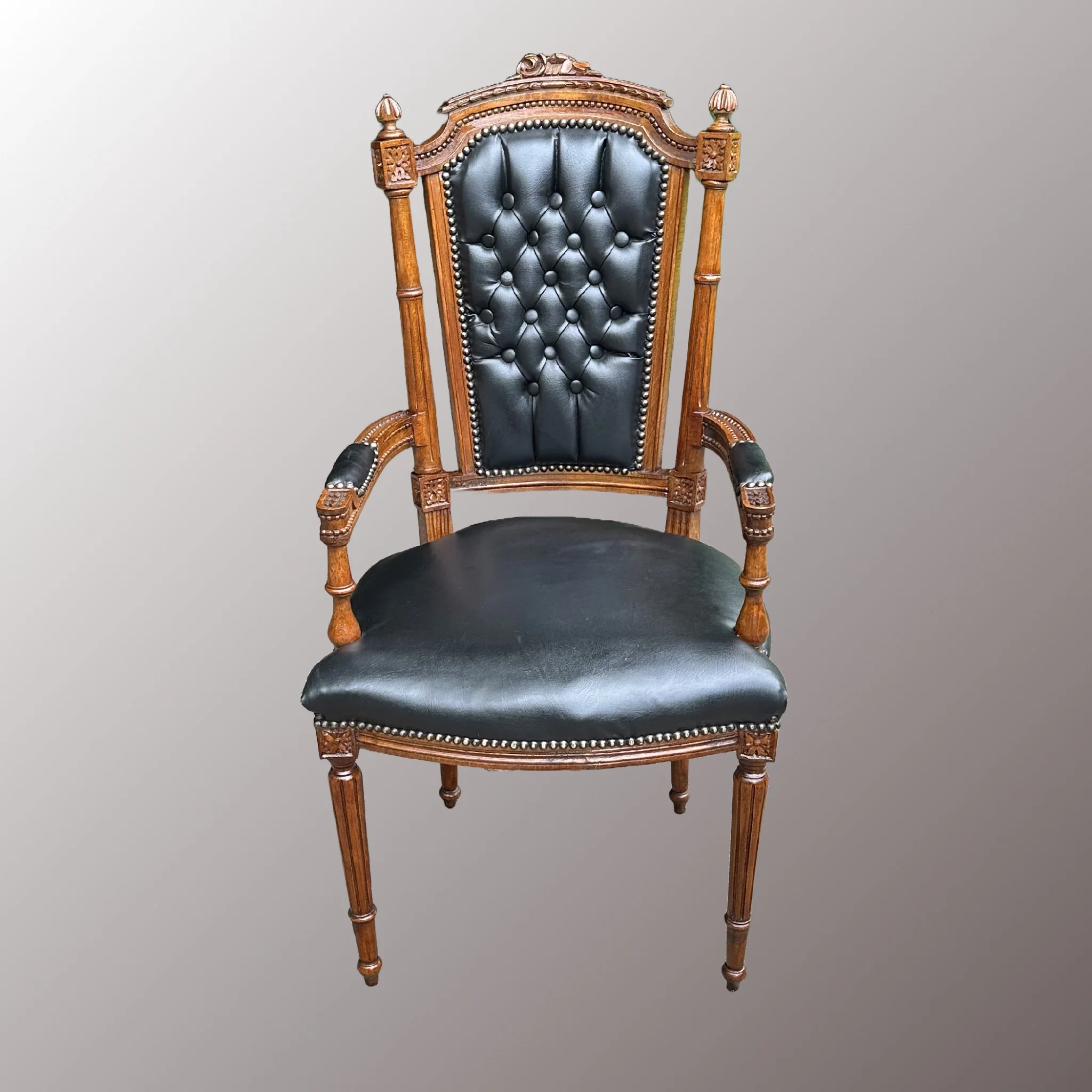 Restaurált Lajos stílusú karosszék